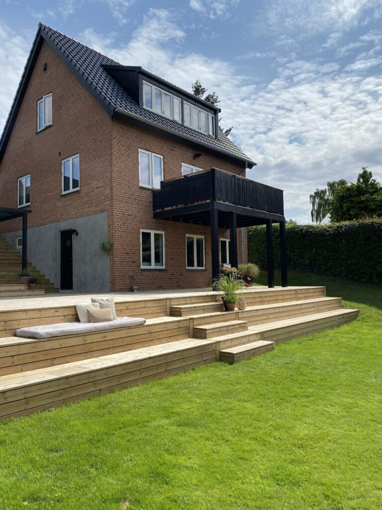 kæmpe stor terrasse trapper forskellige niveauer